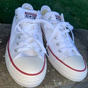 NWT Unisex Converse Sneakers